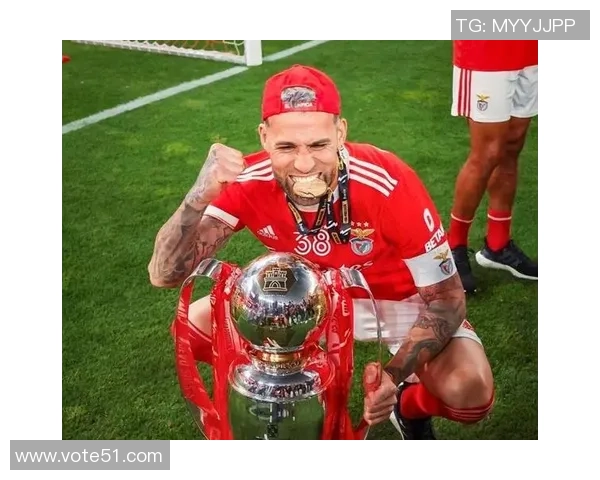 足球巨星闪耀赛场珠宝璀璨背后：奢华与运动的完美结合