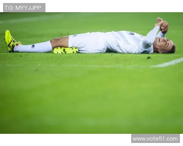 足球球星晒肌肉挑战极限展现力量与自信引领健身风潮 足球球星晒肌肉挑战极限展现力量与自信引领健身风潮